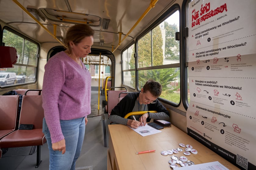 Spisobus na terenie kampusu Uniwersytetu Ekonomicznego we Wrocławiu