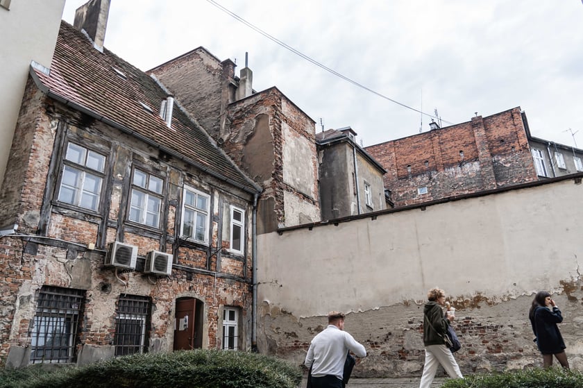 Pięknie zdobione kamienice na Nadodrzu, po których oprowadzał Filip Heliasz