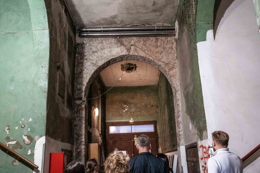 Pięknie zdobione kamienice na Nadodrzu, po których oprowadzał Filip Heliasz