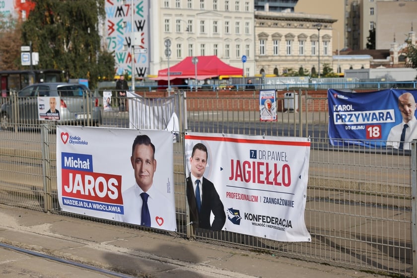 Materiały wyborcze w przestrzeni miejskiej dzień po wyborach&nbsp;&nbsp;