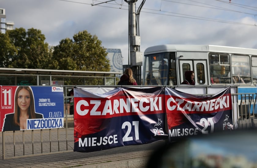Materiały wyborcze w przestrzeni miejskiej dzień po wyborach&nbsp;&nbsp;