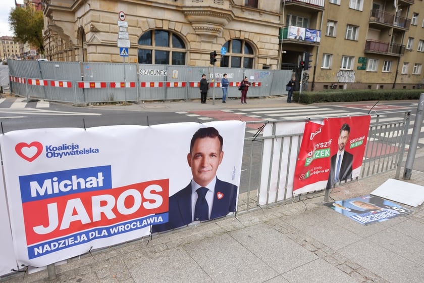 Materiały wyborcze w przestrzeni miejskiej dzień po wyborach&nbsp;&nbsp;