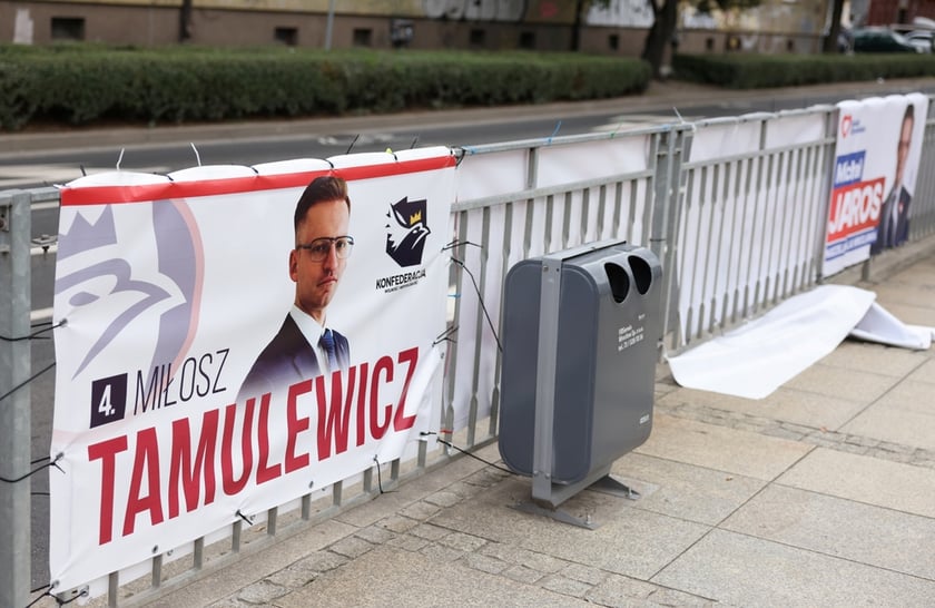 Materiały wyborcze w przestrzeni miejskiej dzień po wyborach&nbsp;&nbsp;