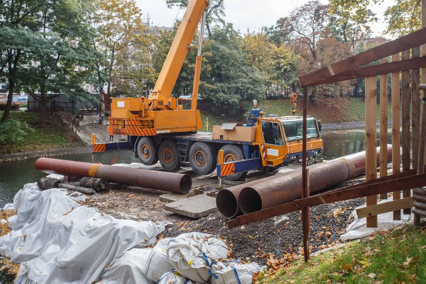 Trwają prace przy palowaniu podstawy kładki św. Antoniego