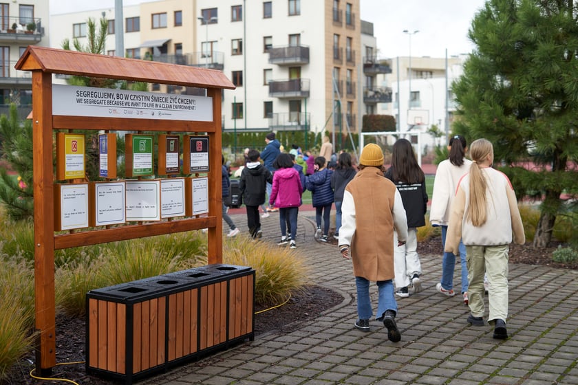 Otwarcie altany i ścieżki edukacyjnej w Dwujęzycznej Szkole Podstawowej ATUT we Wrocławiu