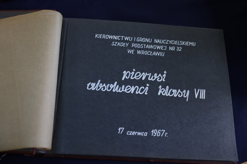 Kroniki szkolne Szkoły Podstawowej nr 45 przy ul. Krajewskiego we Wrocławiu