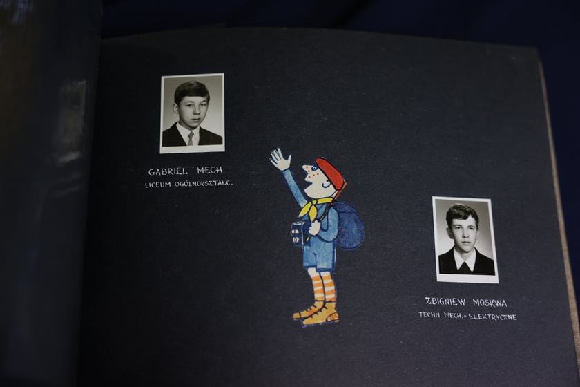 Kroniki szkolne Szkoły Podstawowej nr 45 przy ul. Krajewskiego we Wrocławiu