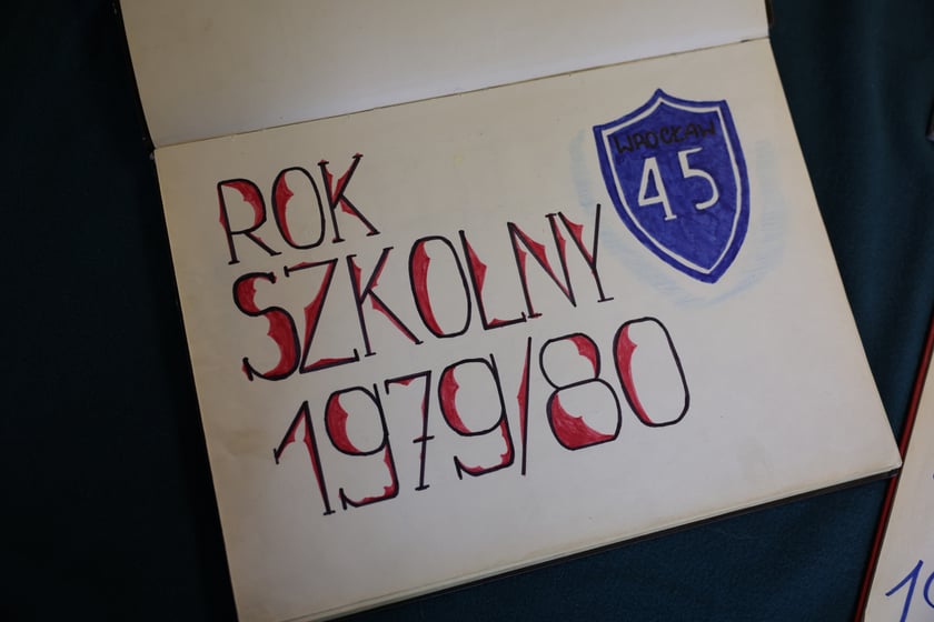 Kroniki szkolne Szkoły Podstawowej nr 45 przy ul. Krajewskiego we Wrocławiu