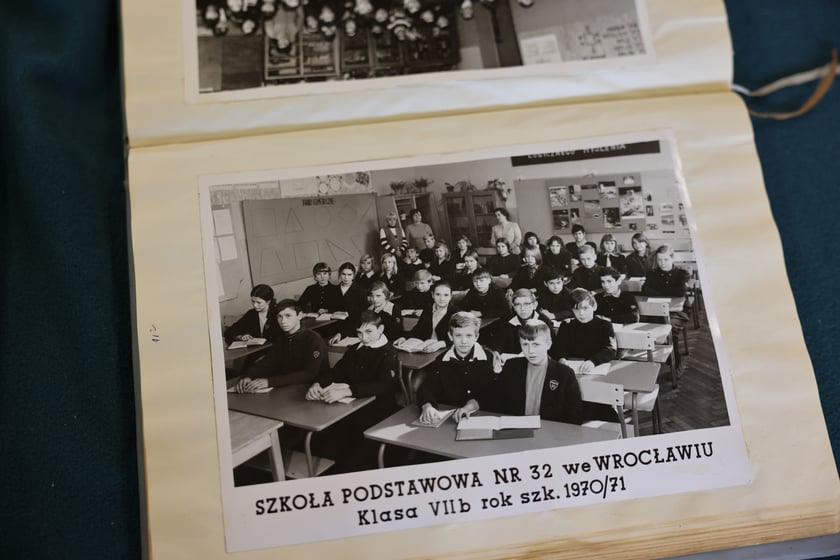 Kroniki szkolne Szkoły Podstawowej nr 45 przy ul. Krajewskiego we Wrocławiu