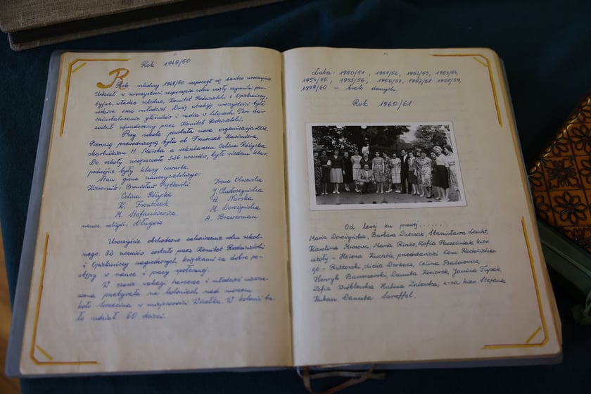 Kroniki szkolne Szkoły Podstawowej nr 45 przy ul. Krajewskiego we Wrocławiu