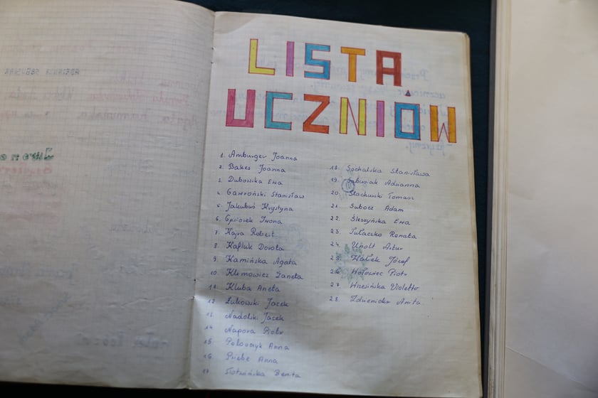 Kroniki szkolne Szkoły Podstawowej nr 45 przy ul. Krajewskiego we Wrocławiu