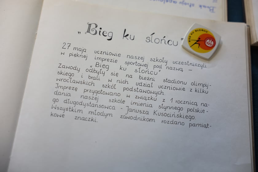 Kroniki szkolne Szkoły Podstawowej nr 45 przy ul. Krajewskiego we Wrocławiu