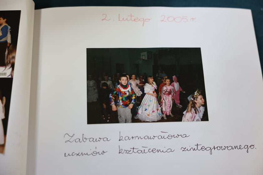 Kroniki szkolne Szkoły Podstawowej nr 45 przy ul. Krajewskiego we Wrocławiu