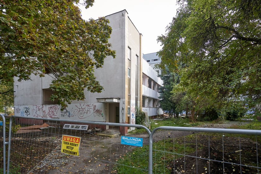 Wyburzanie budynku po przychodni Practimed, 24 października 2023