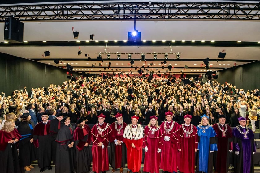 400 absolwentów Wydziału Lekarskiego Uniwersytetu Medycznego we Wrocławiu odebrało dyplomy lekarza
