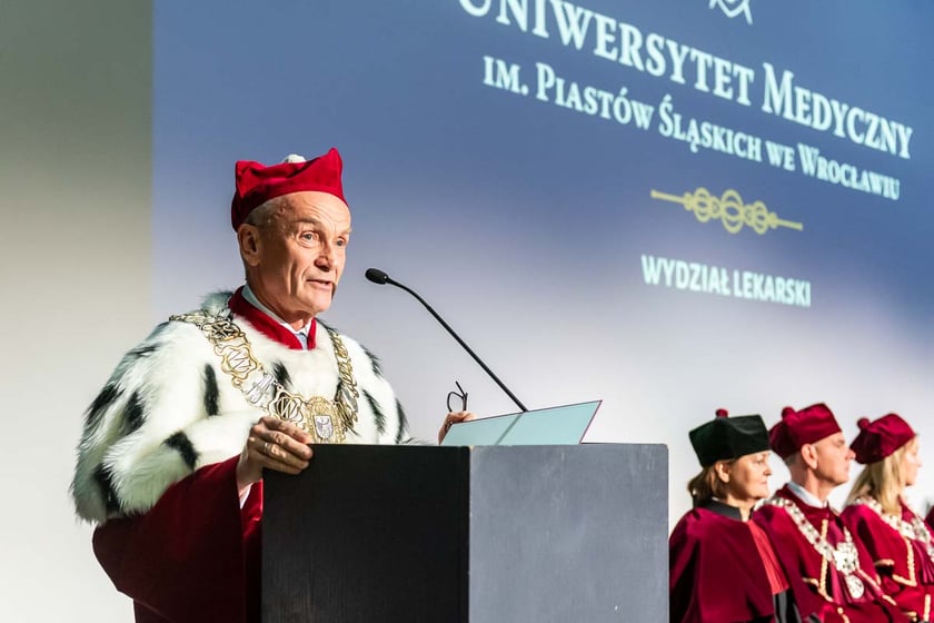 400 absolwentów Wydziału Lekarskiego Uniwersytetu Medycznego we Wrocławiu odebrało dyplomy lekarza
