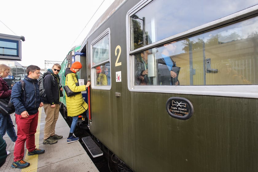 Pociąg retro wyruszył z Wrocławia do Oleśnicy