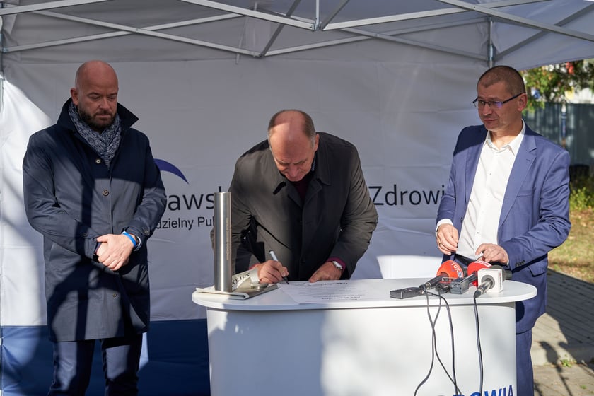 Uroczystość wmurowania kamienia węgielnego pod budowę siedziby Centrum Zdrowia Psychicznego