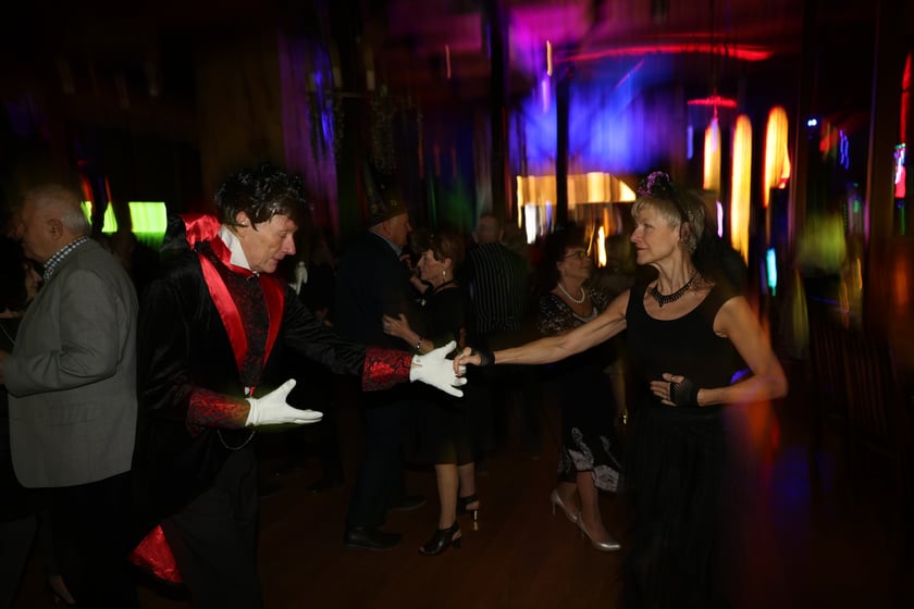 Bal seniorów "Z wizytą u rodziny Addamsów"