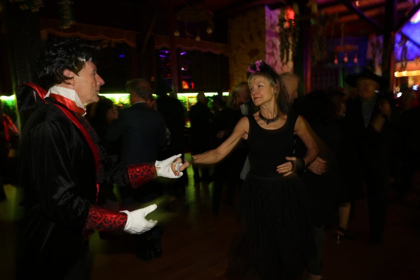 Bal seniorów "Z wizytą u rodziny Addamsów"