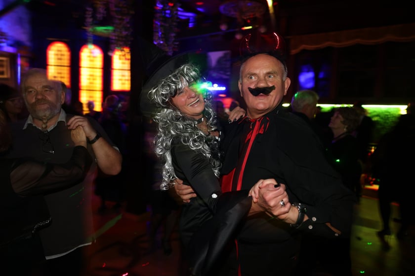 Bal seniorów "Z wizytą u rodziny Addamsów"