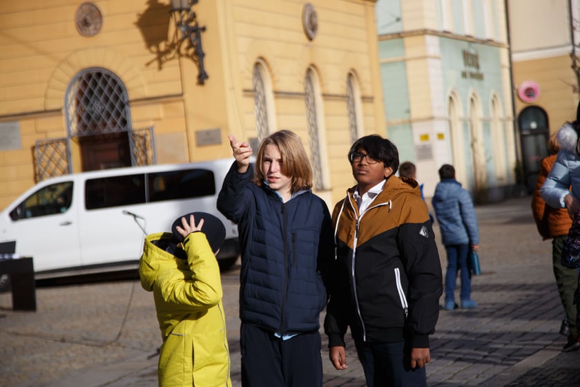 105 dzieci z 23 krajów, na co dzień uczą się w szkole American School of Wroclaw. Zaśpiewały hymn Polski z okazji 105. Rocznicy Niepodległości pod pręgierzem na wrocławskim rynku