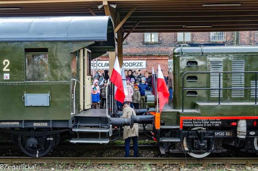 Pociąg retro w dniu Narodowego Święta Niepodległości, 2023