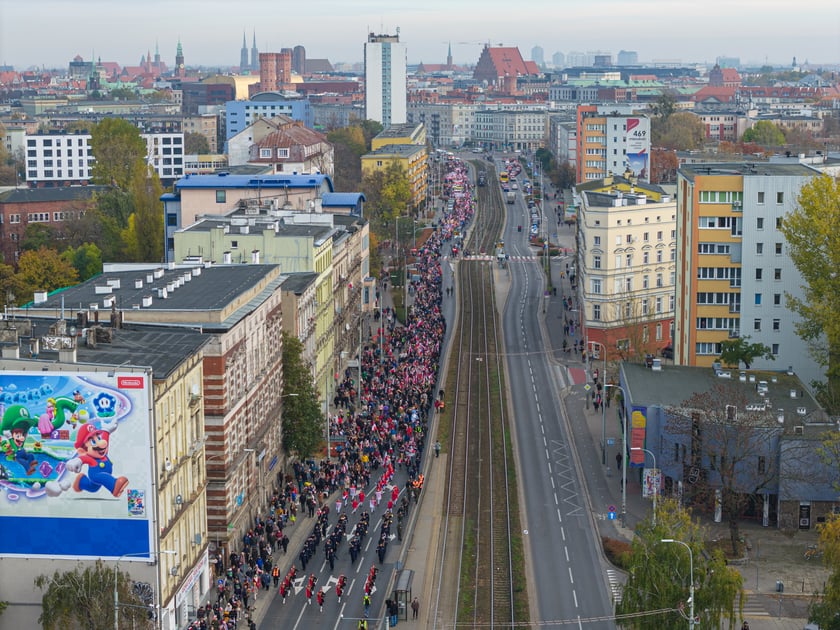 11 listopada we Wrocławiu - parada i marsz. Zobaczcie zdjęcia z ziemi i powietrza