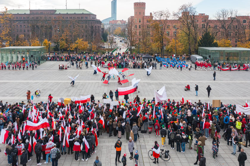 11 listopada we Wrocławiu - parada i marsz. Zobaczcie zdjęcia z ziemi i powietrza