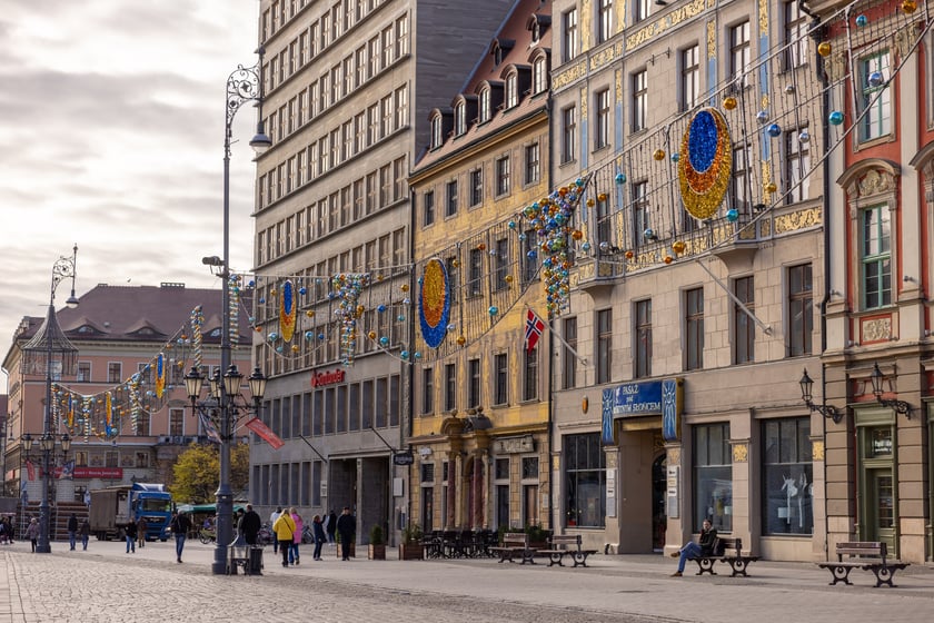 Budowa jarmarku na wrocławskim Rynku