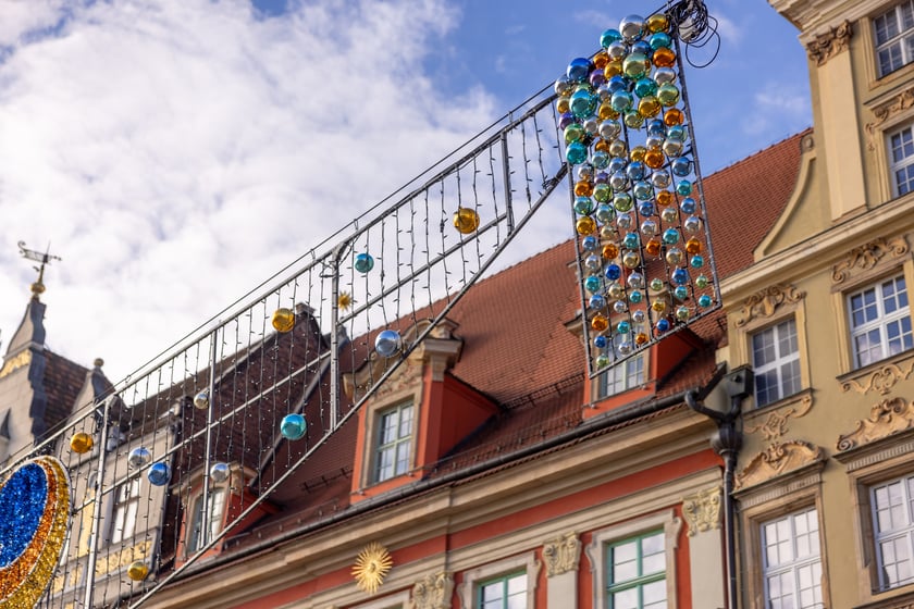 Budowa jarmarku na wrocławskim Rynku