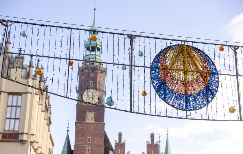 Budowa jarmarku na wrocławskim Rynku