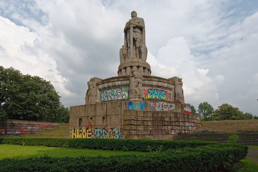 Pomnik Bismarcka w Hamburgu autorstwa Lederera