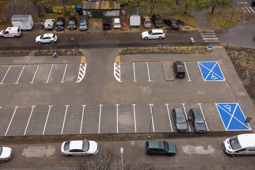 Nowy parking przy ul. Krynickiej na Gaju został otwarty i oddany do użytku mieszkańcom.
