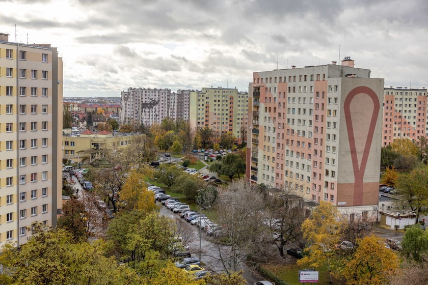 Nowy parking przy ul. Krynickiej na Gaju został otwarty i oddany do użytku mieszkańcom.