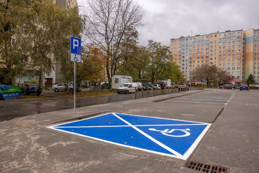 Nowy parking przy ul. Krynickiej na Gaju został otwarty i oddany do użytku mieszkańcom.