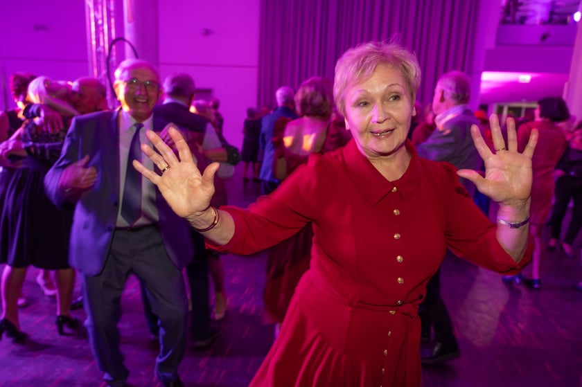 Wrocek klasycznie, czyli bal seniorów na stadionie miejskim we Wrocławiu