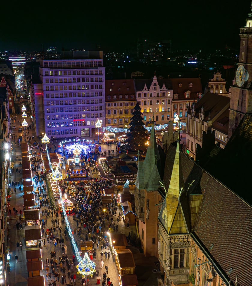 Jarmark Bożonarodzeniowy we Wrocławiu na zdjęciach z drona