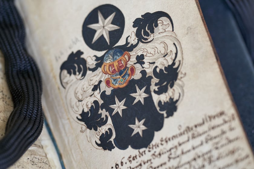 Turecki rękopis z XVI wieku, herb donatora&nbsp;Fridricha von Schliewitza wykonany przez wrocławskiego artystę Matthiasa Heintzego