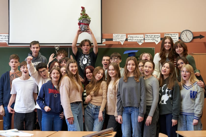 Uczniowie „Czwórki” ubrali wspólnie 30 Drzewek Dobrych Życzeń