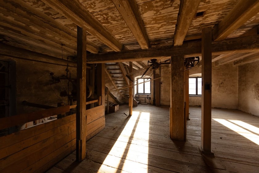 Pałac Korn&oacute;w w Pawłowicach - kompleks folwarczny