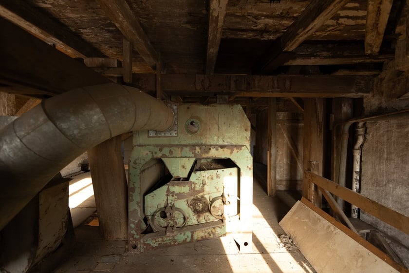 Pałac Korn&oacute;w w Pawłowicach - kompleks folwarczny