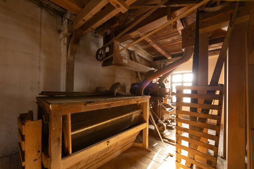 Pałac Korn&oacute;w w Pawłowicach - kompleks folwarczny