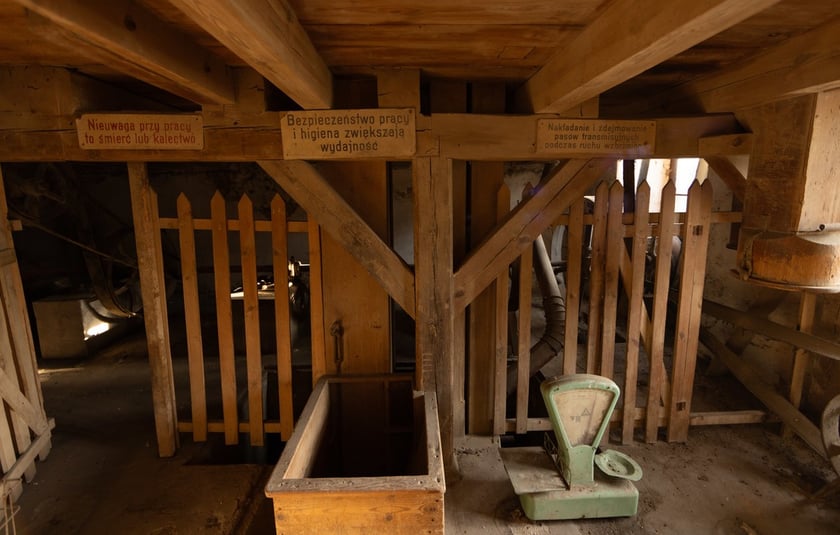 Pałac Korn&oacute;w w Pawłowicach - kompleks folwarczny