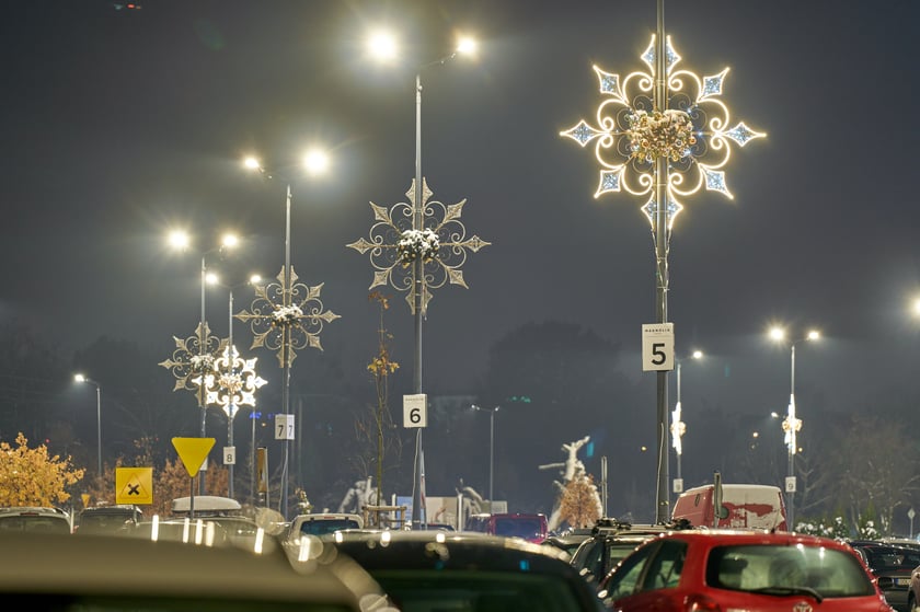 Iluminacje świąteczne wokół wrocławskich galerii