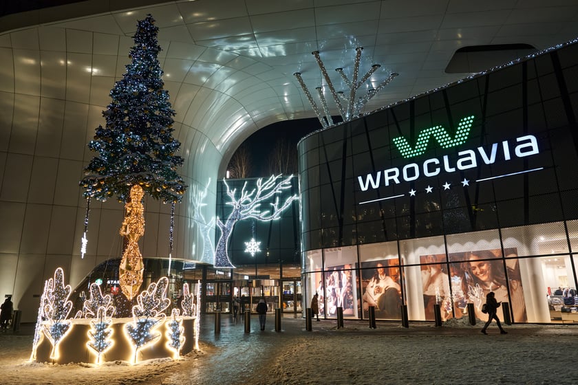 Iluminacje świąteczne wokół wrocławskich galerii