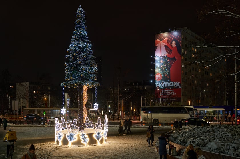 Iluminacje świąteczne wokół wrocławskich galerii
