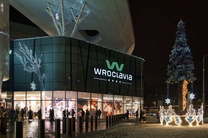 Iluminacje świąteczne wokół wrocławskich galerii