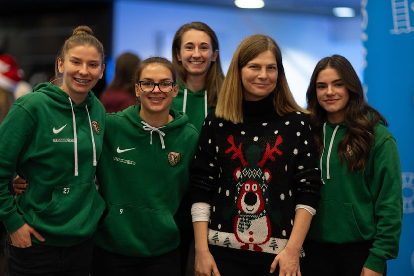 Paczki Dobrych Relacji 2023 dla dzieci i ich opiekun&oacute;w z rodzin zastępczych (10 grudnia 2023 Tarczyński Arena)