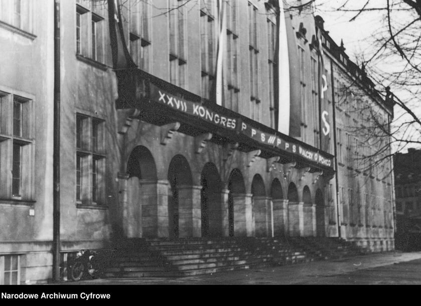 Wrocław tuż po II wojnie światowej. Rok 1947. Budynek Politechniki Wrocławskiej